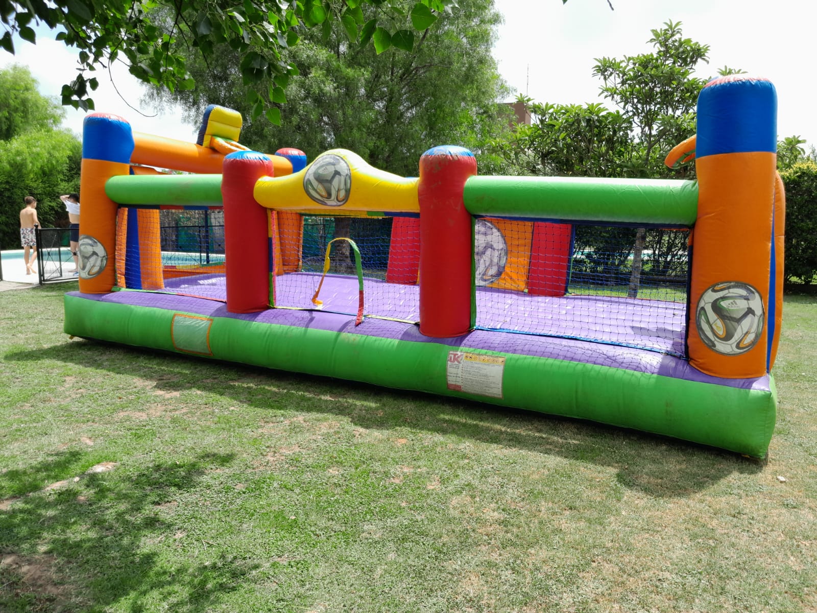 Cancha inflable grande tamaño 4x8 mts para fútbol y básquet