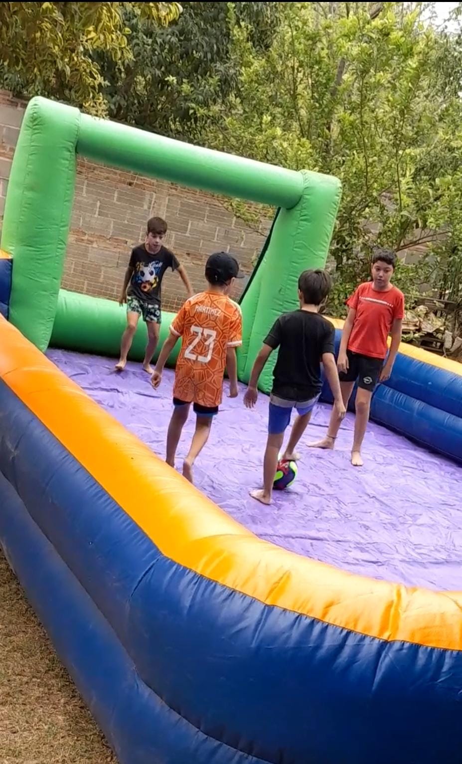 Cancha inflable grande tamaño 4x8 mts para fútbol y básquet